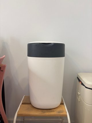 Papelera para pañales + 15 recambio de bolsas.