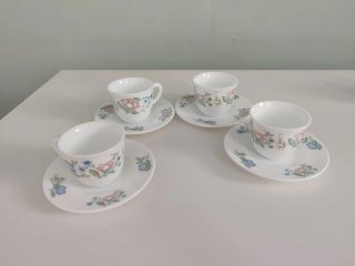 Set de 4 Tazas con Platos