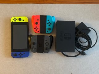 Consola Nintendo Switch Detalles por privado.