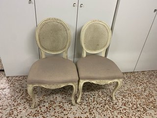 Set de 2 Sillas Antiguas.