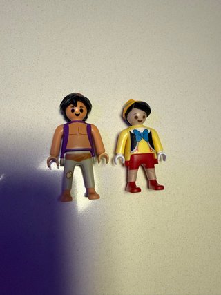 2 Figuras Playmobil Kinder: Pinocho y Aladdín