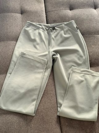 Pantalón Asics Gris
