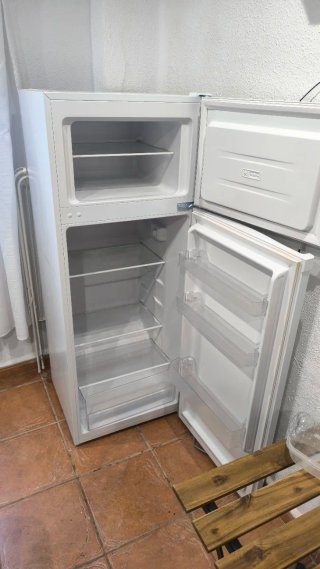 Nevera frigorífico con Congelador Blanca como nuev