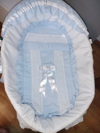 Moisés para bebé en azul y blanco