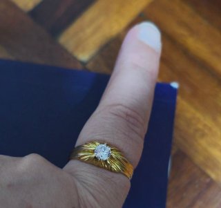 Anillo Solitario de Oro con circonita