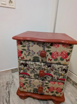 2 Mesitas de noche de madera