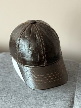 Gorra de Piel con Textura
