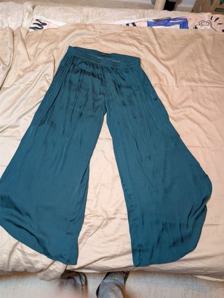 Pantalón ancho verde Oysho talla L