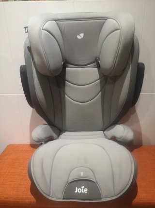 Silla de coche Joie gris