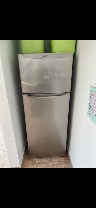 Nevera Hotpoint Ariston Plateada