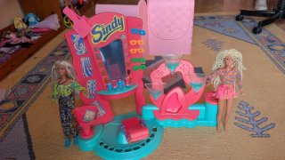 Set de 5 Muñecas Sindy y Peluquería