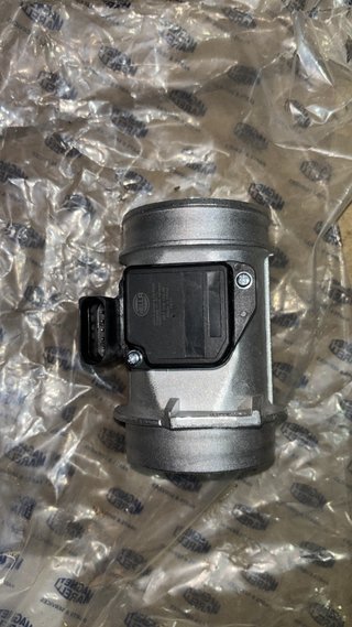 Caudalímetro Hella para Audi, VW y Skoda