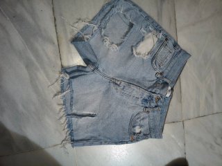 Pantalón corto vaquero desgastado