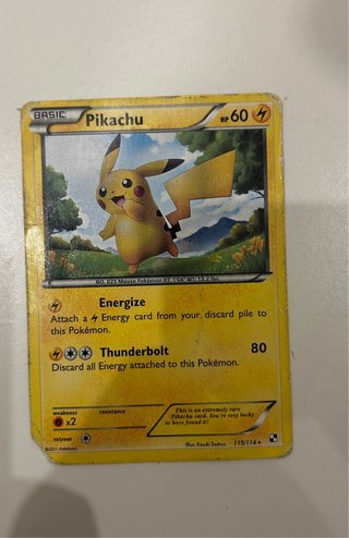 Cartas pokémon entre ellas pikachu 2011 115/114 r