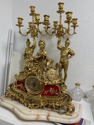 Reloj y Candelabros de Bronce