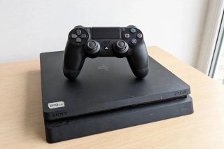 PS4 (PlayStation 4) Sony