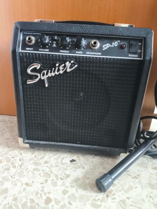 Amplificador de Guitarra Squier SP-10