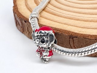 Charm de Stitch Navideño