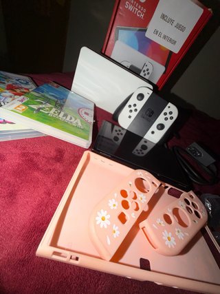 Nintendo Switch OLED + Super Mario Bros Wonder