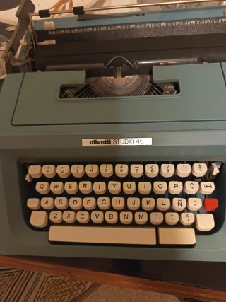 Máquina de escribir Olivetti Studio 46