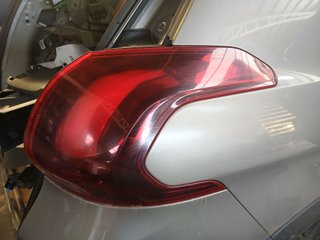 PILOTO TRASERO DERECHO Peugeot 2008 (03.2013->)