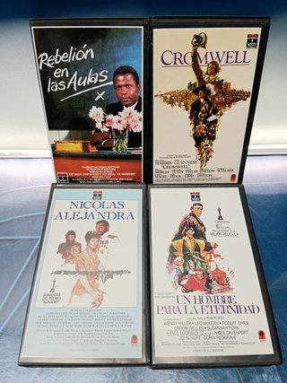 4 películas, VHS, clasicas REBELION EN LAS AULAS, UN HOMBRE PARA LA ETERNIDAD,  CROMWELL y mas