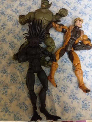 Lote de 3 figuras Marvel Legends.