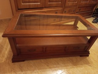 Mesa de centro de madera y cristal