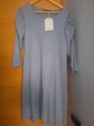 Vestido de punto gris Stradivarius