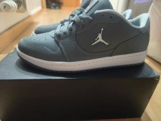 Zapatillas Jordan Grises