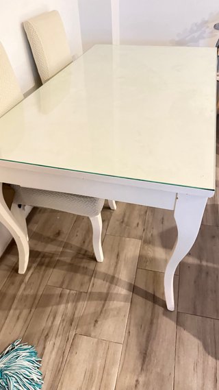 Mesa de Madera Blanca y 4 Sillas