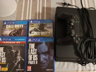PS4 (PlayStation 4) con 4 juegos