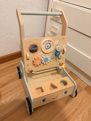 Andador de madera para bebé