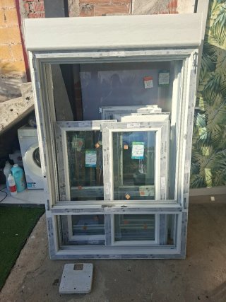 2 Ventanas  tipo balcón con persiana