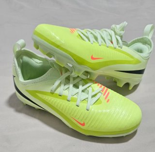 Botas de fútbol Nike talla 35