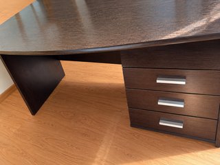 Mesa de despacho de madera