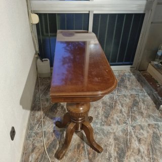 Mesa de madera clásica