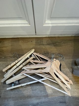 Set de perchas de madera