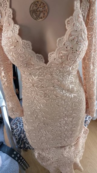 Vestido de encaje beige