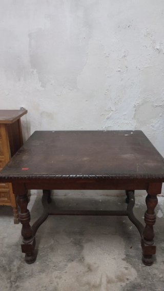 Mesa comedor antigua