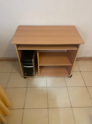 Escritorio con Ruedas y Bandeja Extraíble