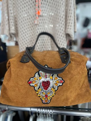 Bolso de Piel Vuelta con Aplique de Corazón
