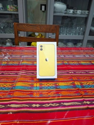 Caja iPhone 11 Amarillo