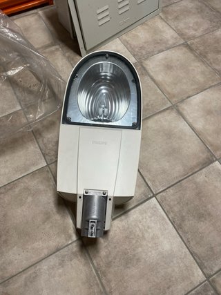Farola Philips 100W E40 totalmente a estrenar.