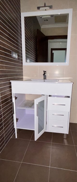 Mueble de baño de madera