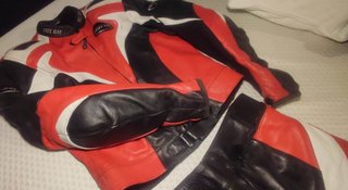 Mono de Cuero para Moto Rojo y Negro