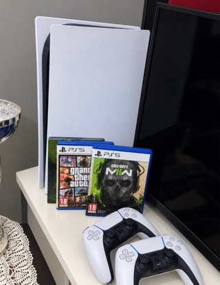 Consola PlayStation 5 (PS5) con juegos