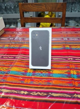 Caja iPhone 11 negro