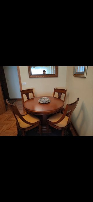 Mesa de comedor vintage con 4 sillas