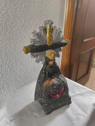 Figura Religiosa de Cerámica